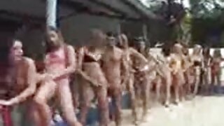अत्यंत गरम स्लट्स त्यांच्या कोंबड्या चोखण्याचे कौशल्य थ्रीसममध्ये तपासतात