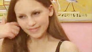 मोठ्या स्तनांसह लस्टी ब्लॉन्ड हूकर POV कॅमेर्‍यावर वाष्पयुक्त BJ देते