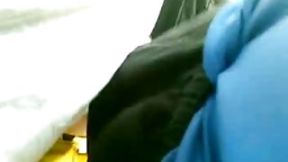 चष्मा घातलेली काळी बेवकूफ सह साठी कोंबडा चोखताना तिचे सर्वोत्तम प्रयत्न करते