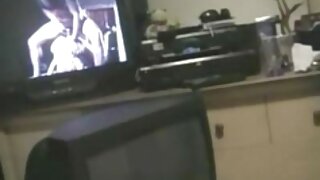 ही घरगुती पार्टी नेहमीच एक उत्तम ग्रुप सेक्स पार्टीकडे नेत असते