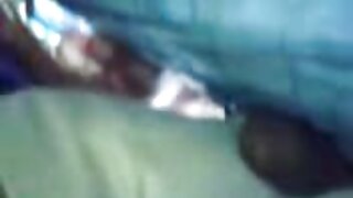 सॉसी मुली क्लबमध्ये हार्डकोर एक्स-रेट केलेल्या अॅक्शनचा आनंद घेत आहेत