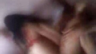 सुपर हॉर्नी लेस्बियन त्यांच्या गुलाबी सेक्स टॉयने एकमेकांना चोदतात