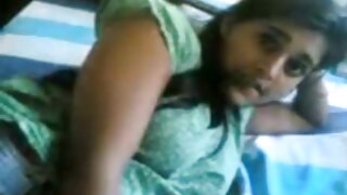 टायटलेस चिक तिच्या लूटचे छिद्र गंभीरपणे डॉगी स्टाईलने शेग करते