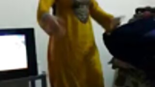 लज्जास्पद लांब पायांचा सचिव रिओ ली फूटजॉब देतो आणि कोंबडा चालवतो
