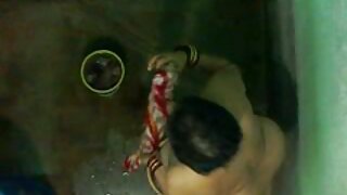 दोन कम व्यसनी skanks सह अत्यंत गरम थ्रीसम तांडव