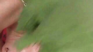 खट्याळ लेस्बियन उत्कट लेस्बियन लव्हमेकिंगचा आनंद घेत आहेत