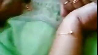 जमिनीवर 69 पोझिशनमध्ये खेळणारी बुटीलिशियस इबोनी बेब