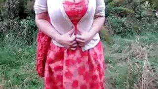 हॉर्नी गोरे निम्फॉस रात्री शेतात ताठ कोंबडा शोषतात