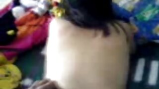 आकर्षक सोनेरी चिक Lou Lou तिच्या मांजर चाटणे आणि fucked नाही